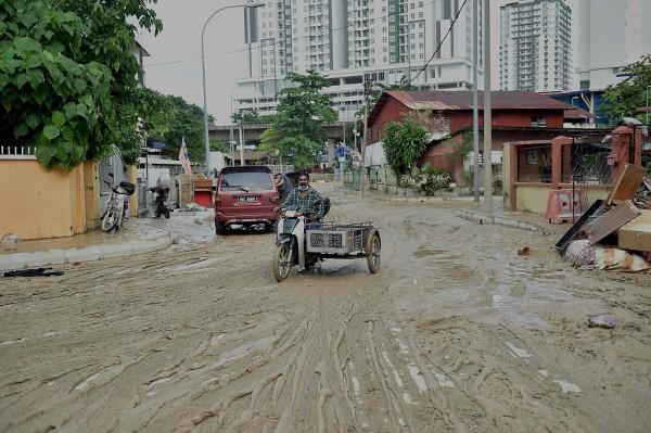 連日強降雨致馬來西亞吉隆坡等地遭受水災