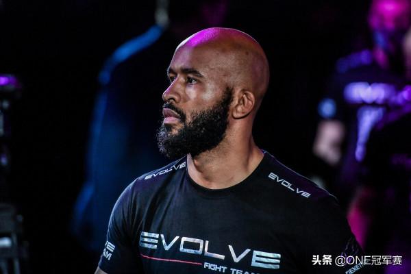 瑞圖VS斯坦普,誰能贏?大力鼠、昂拉恩桑等明星紛紛站隊 瑞圖VS斯坦普,誰能贏?大力鼠、昂拉恩桑等明星紛紛站隊