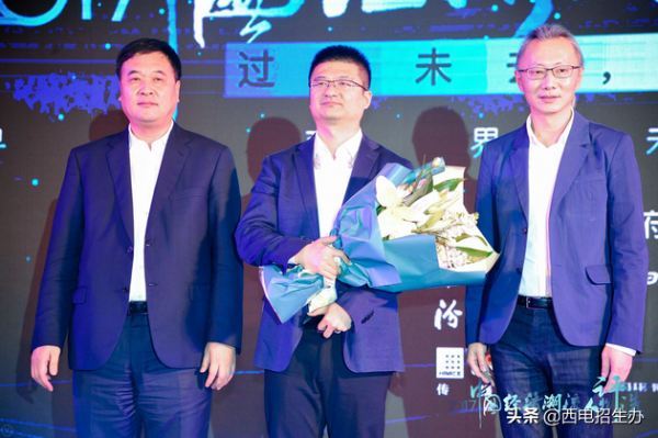 從“打工皇帝”,到名企CEO！他成功研發全球第一臺空氣淨化機器人