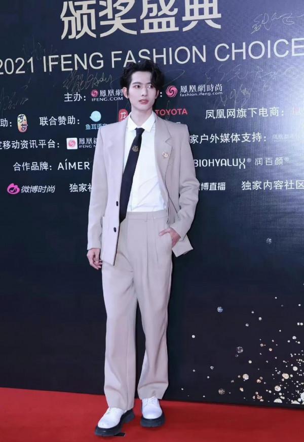 鳳凰網時尚盛典：陳數寶刀未老袁冰妍白到發光，孫一文豔壓眾明星