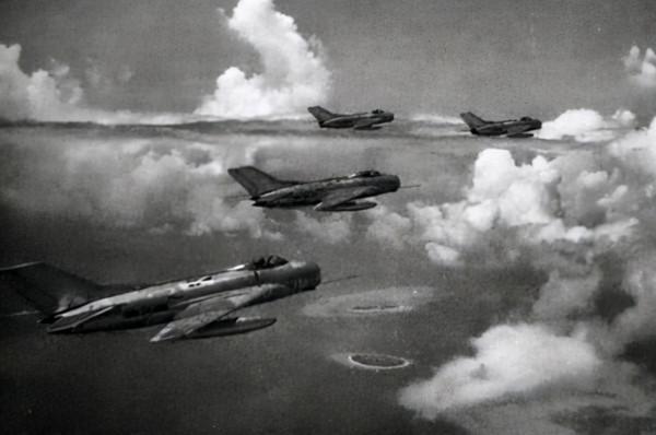 我軍飛行員違反禁令出海作戰,上級請求處分,毛主席為何通令嘉獎 我軍飛行員違反禁令出海作戰,上級請求處分,毛主席為何通令嘉獎