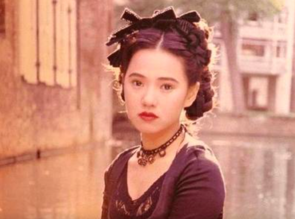 甩了音樂才子庾澄慶，又嫁給小十歲的影帝秦昊，伊能靜憑什麼？