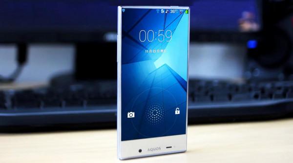 全面屏鼻祖，體驗洋品牌夏普無邊框手機，超前的螢幕燈效是亮點