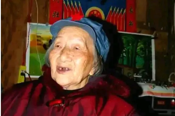 巾幗女英雄王泉媛，二十四歲被俘，徐徐老矣才被確認身份