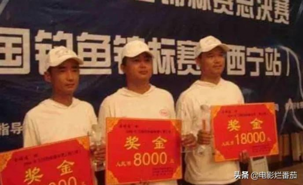 90年代放棄20萬年薪專職釣魚，“中國釣王”鄧剛，現在怎麼樣了？