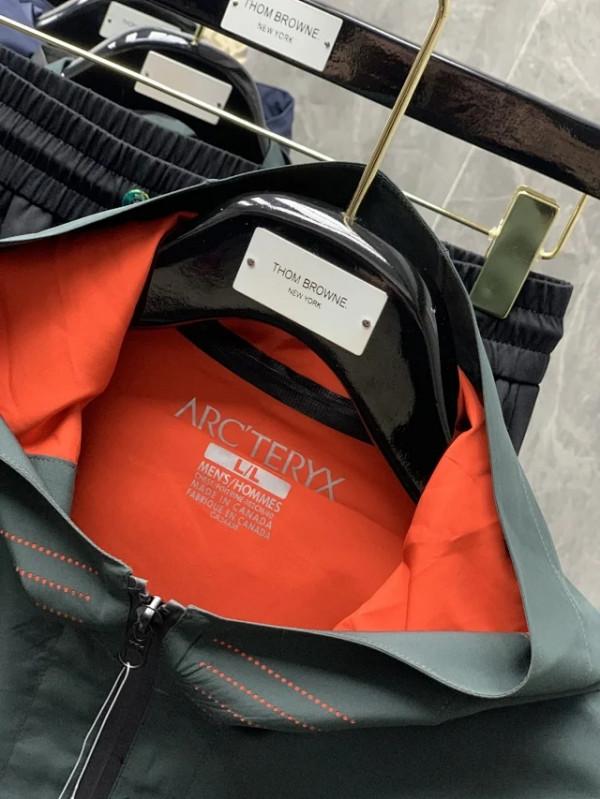 山西水災薇婭首當其衝捐款200W被點贊,晚上直播&quot;救援服&quot;突破17W件