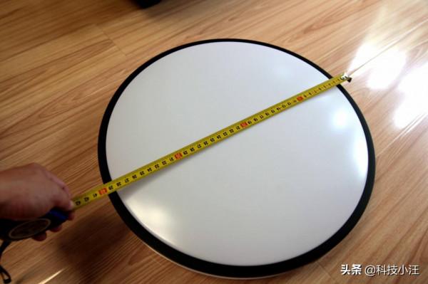 支援米家APP遙控，還能模擬日出日落，體驗Yeelight朧月吸頂燈