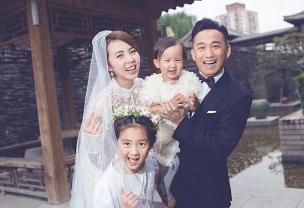 這六位娶初戀回家的男明星,不僅零緋聞,還把老婆寵成了公主 這六位娶初戀回家的男明星,不僅零緋聞,還把老婆寵成了公主