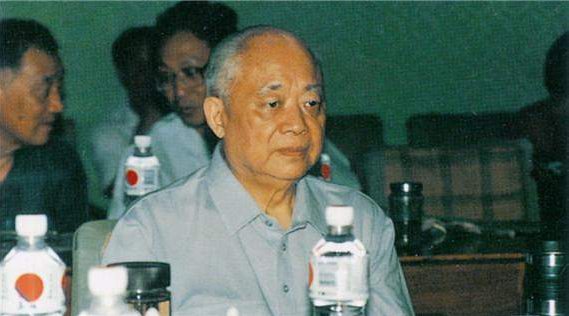 1937年,周恩來勞山遇刺,副官陳友才扮替身犧牲,死時身中20刀 1937年,周恩來勞山遇刺,副官陳友才扮替身犧牲,死時身中20刀