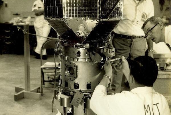 58年前,美國為對付蘇聯,將4億枚銅針撒到太空中,最終變為垃圾 58年前,美國為對付蘇聯,將4億枚銅針撒到太空中,最終變為垃圾