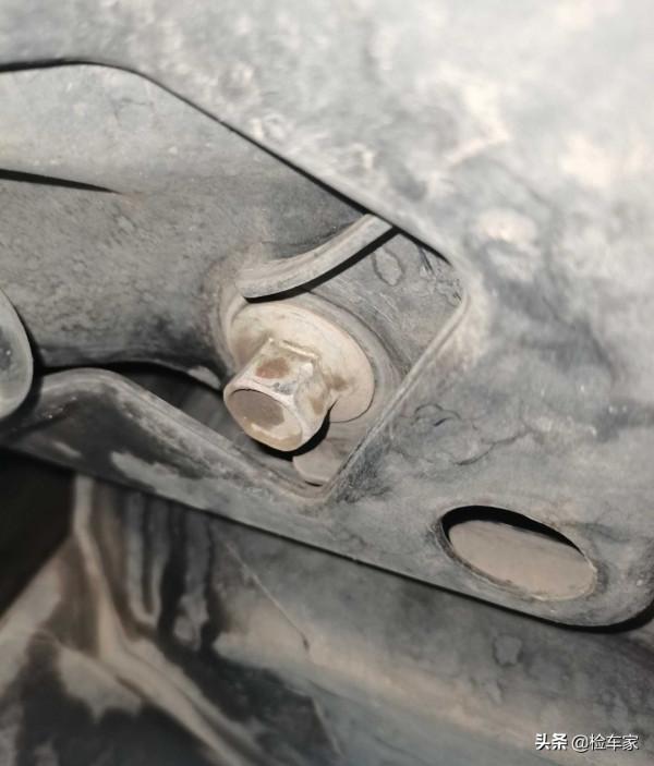 18萬買輛開了六年的本田奧德賽值不值？驗車師：這車不配後防撞梁