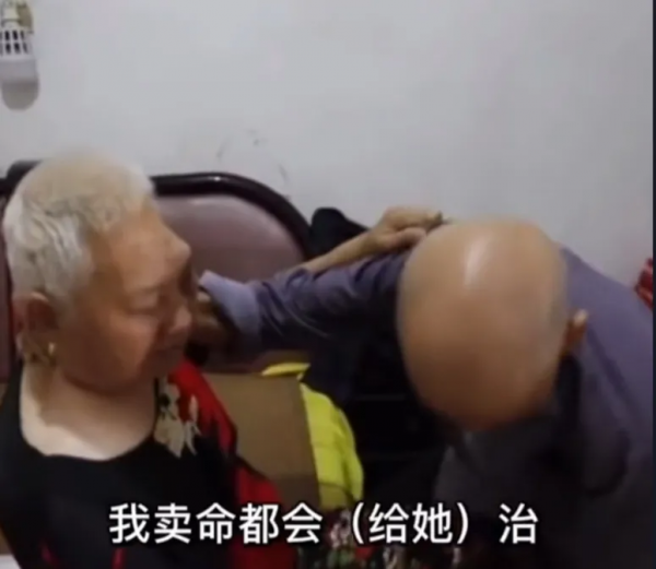 89歲爺爺天天追著奶奶求親親：老來多健忘，唯不忘相思！00後羨慕哭了