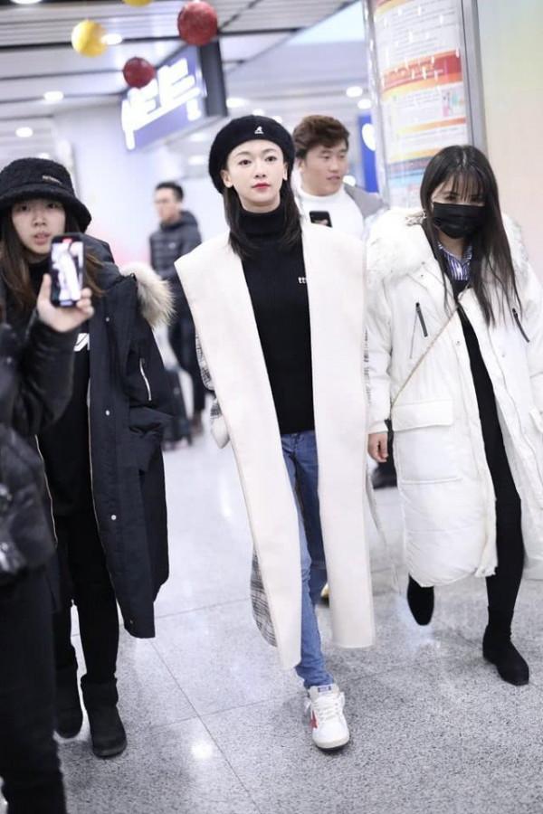 吳謹言近期3套私服大盤點，顯高減齡又時髦，小個子這樣穿準沒錯