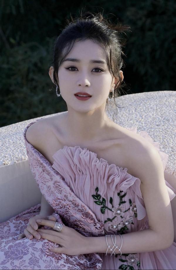 趙麗穎粉色公主裙穿上恨天高美麗動人