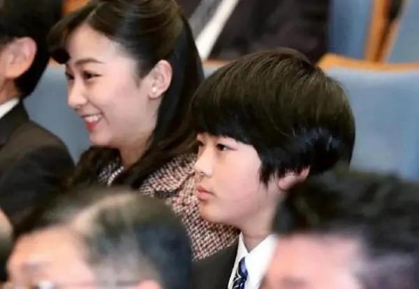 為防受真子事件的影響，日本宮內廳嚴格控制悠仁親王的行動