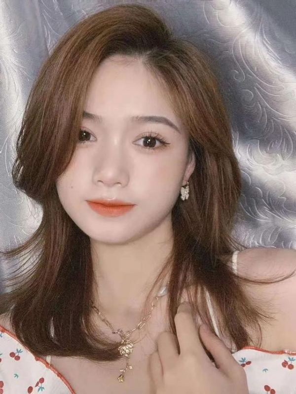 建議方圓臉的女生,化妝時別犯這幾個錯誤,容易顯老還沒氣質 建議方圓臉的女生,化妝時別犯這幾個錯誤,容易顯老還沒氣質