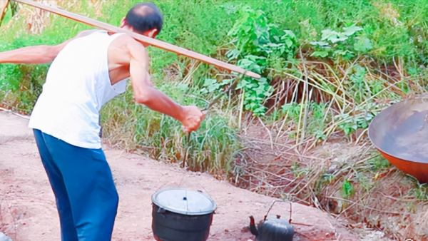 重慶村莊地上冒火60年不滅,村民用來燒水做飯,原來國外也有 重慶村莊地上冒火60年不滅,村民用來燒水做飯,原來國外也有