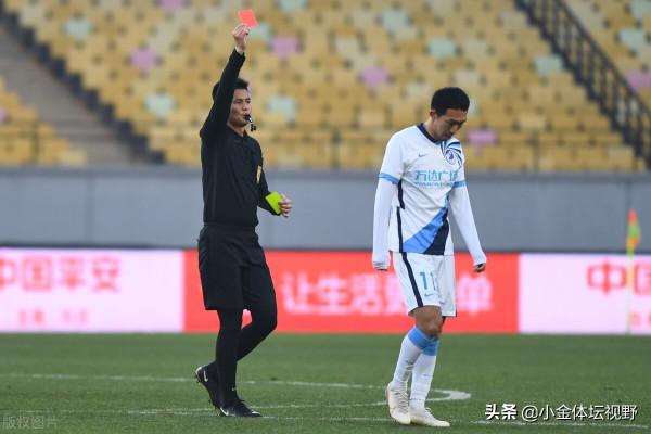 中超裁判出洋相：主裁犯錯第四官員也不管，足協糾正也難逃處罰