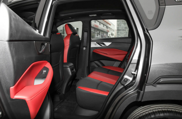 不到7萬起售，貫穿尾燈&plus;雙出排氣，長安CS35 PLUS選哪款合適