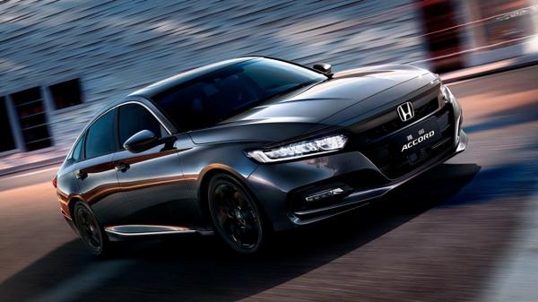 日德系主流B級車對比，第十代雅閣與新款帕薩特該怎麼選？