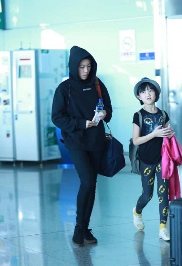 王菲的倆女兒差別有點大，雖然都是女孩子，但氣質感覺真不一樣