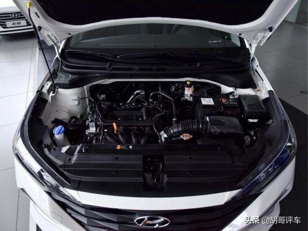 5.0L不到的油耗，實惠又省油，自動頭燈，實拍悅納