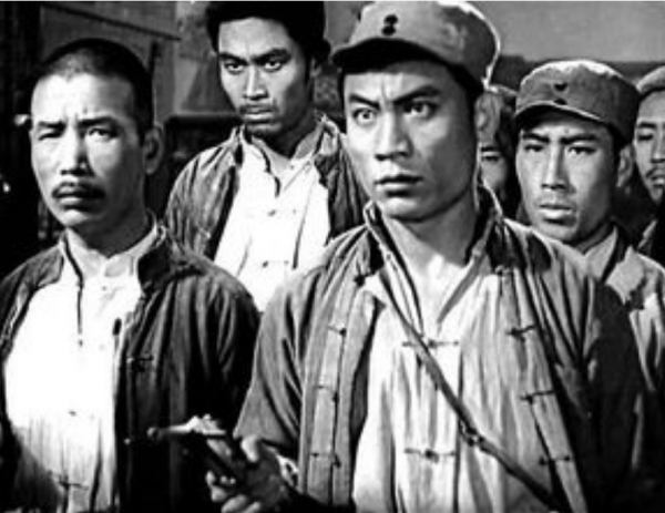 抗戰時期的大義滅親,面對兒子的漢奸行為,一位父親含淚舉起了槍 抗戰時期的大義滅親,面對兒子的漢奸行為,一位父親含淚舉起了槍