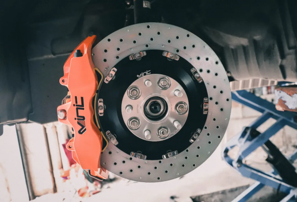 被低估的豪華SUV 謳歌RDX，剎車改裝升級VINIC前六後四剎車套裝