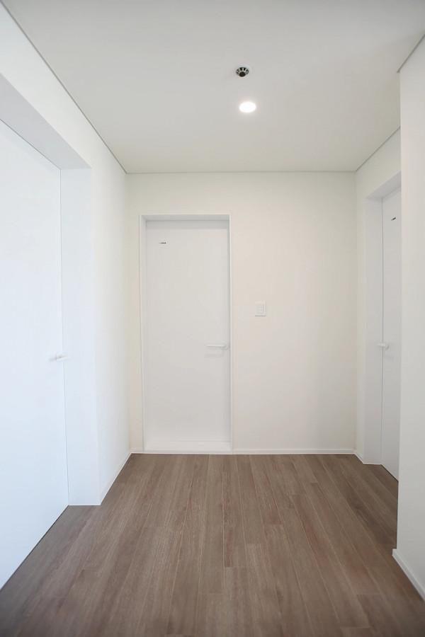 這對夫妻拒絕豪華裝修,使用大面積留白,效果清爽怡人,真高階 這對夫妻拒絕豪華裝修,使用大面積留白,效果清爽怡人,真高階