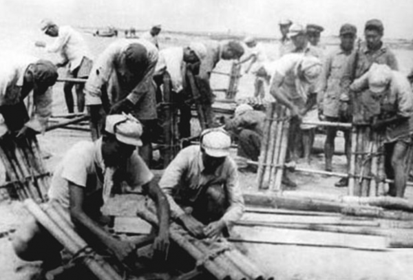 1950年，東北戰士李吉恩誤殺船工，公審判槍決，死者父母痛哭求情