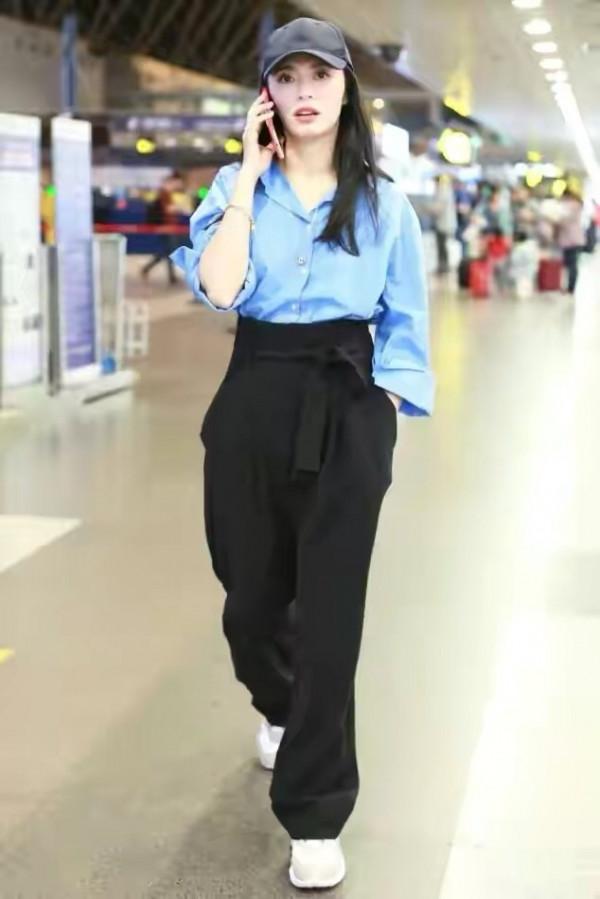 40歲宋佳是真時髦精，牛仔夾克搭紙袋褲，明豔港風氣質誰也比不過