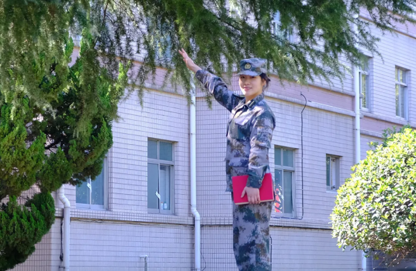 颯！第71集團軍新畢業女排長集體亮相