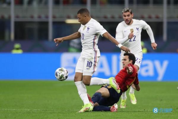 加西亞:姆巴佩是越位的 主裁判說我主動碰球因此他不越位 加西亞:姆巴佩是越位的 主裁判說我主動碰球因此他不越位