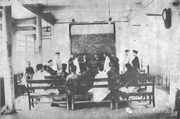 建在北京城內舊日王府裡，它是孫中山創辦最早的大學