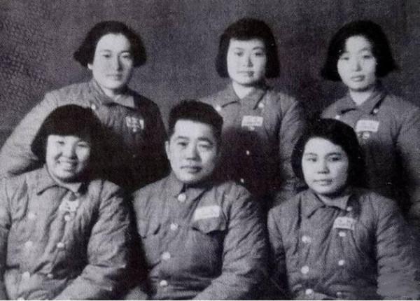 他是新中國第一批女飛行員的教官,83歲時寫信給央視,說想見徒弟 他是新中國第一批女飛行員的教官,83歲時寫信給央視,說想見徒弟