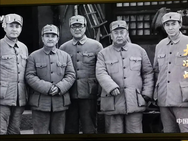 透過兩張照片,品評歷史與藝術差異性!重大歷史題材形似不重要? 透過兩張照片,品評歷史與藝術差異性!重大歷史題材形似不重要?