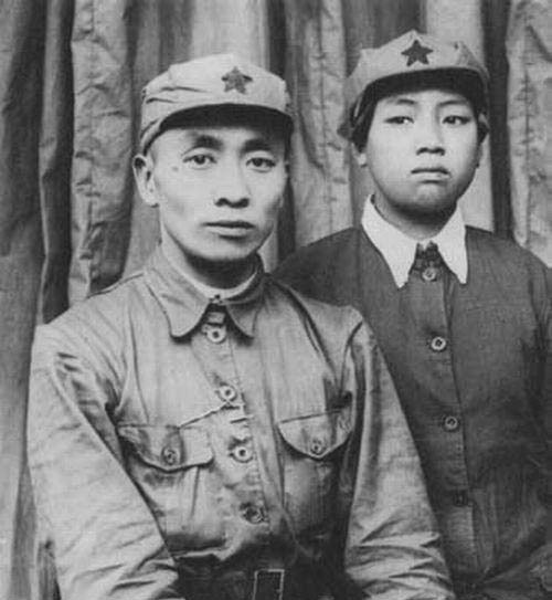 他18歲迎娶陳賡妹妹，愛妻病逝後多年不娶，55年被授予大將軍銜