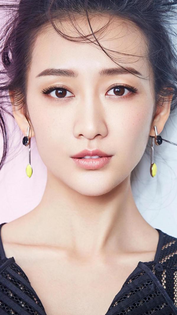 王鷗有種特殊氣質：月上柳俏頭，人約黃昏後