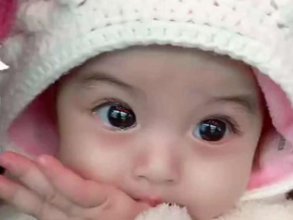 寶寶還沒上學就近視了？傷害孩子視力的常見因素，許多家長做過