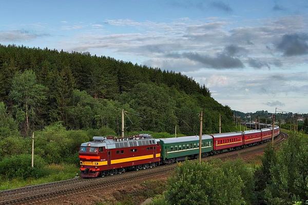 中國火車入境俄羅斯，為何必須更換車輪？不同國家鐵軌有何不同？