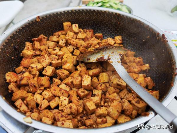 漢EV自駕新疆伊犁，新源縣80千瓦充電樁遍佈城區補電無憂