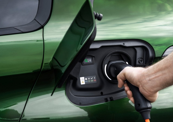 或迴歸國內？標緻全新308專利圖曝光