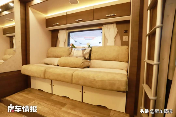 大空間的亞特房車,生活區面積達11平米,水電充沛全家旅行無憂 大空間的亞特房車,生活區面積達11平米,水電充沛全家旅行無憂