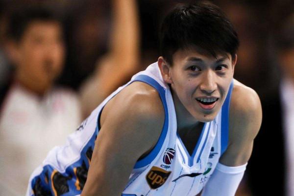 尷尬了！五號秀沒球打，連看飲水機的機會都不給