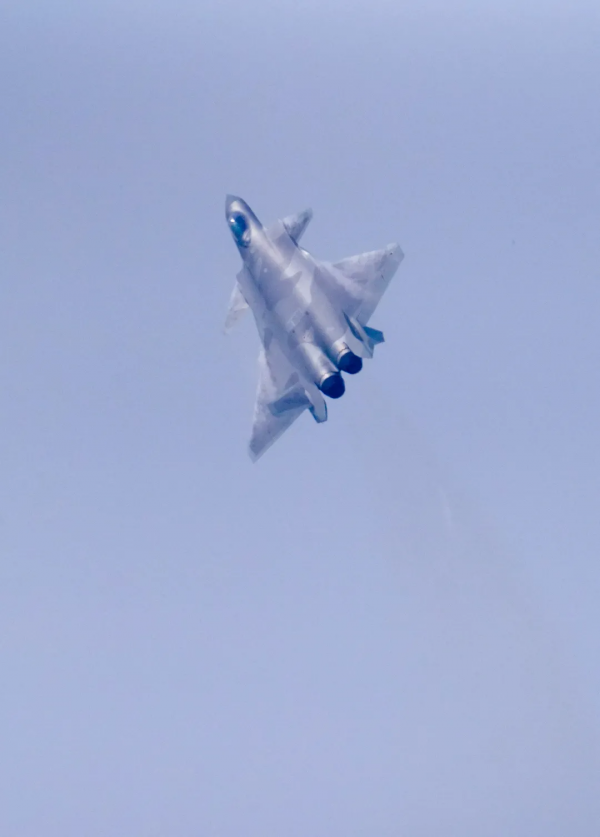 殲-20裝上了“中國心”