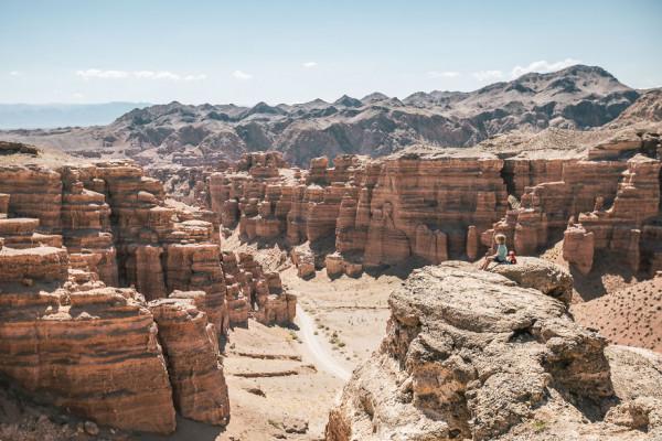 賣掉所有東西，兩夫妻帶著4歲的兒子，開卡車環遊世界。（1）