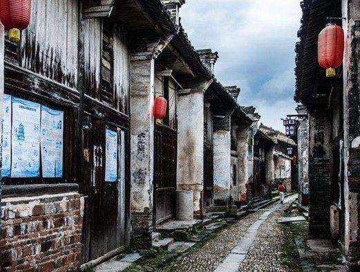 江西贛文化中的一朵奇葩，建築紅色文化濃厚，受世人矚目