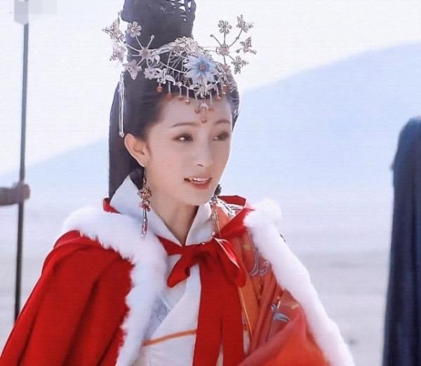 楊冪&OpenCurlyDoubleQuote;拔牙後遺症&rdquo;犯了！打臉說整容的人，粉絲：這毛病可以接受