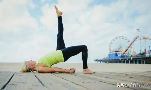 減肚子別做仰臥起坐！這9個瑜伽核心動作更高效