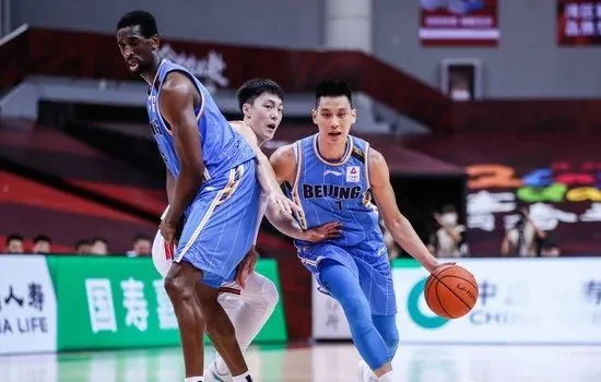 重傷!擔架直接抬走!11年生涯要結束了啊!他可是NBA六號秀 重傷!擔架直接抬走!11年生涯要結束了啊!他可是NBA六號秀